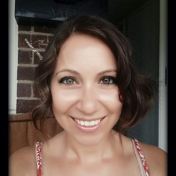 Meet your Posher, Rania - Picture 1 of 1